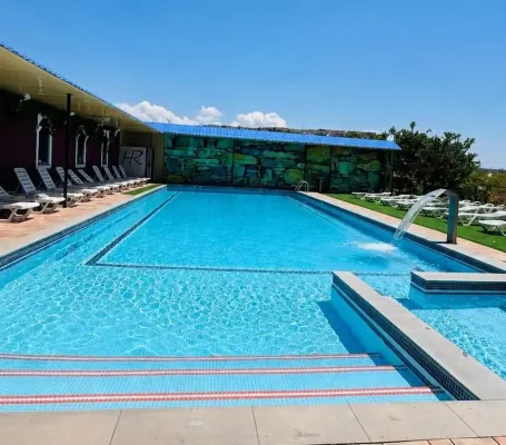 Canyon Hills Hotel - New