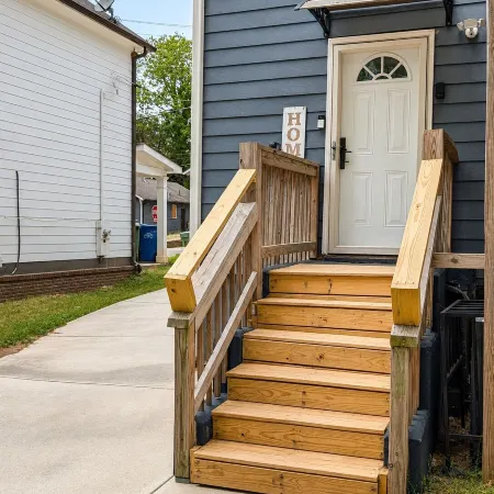 Lovely 4Br Home with King Bed Sleeps 8 & Free Parking