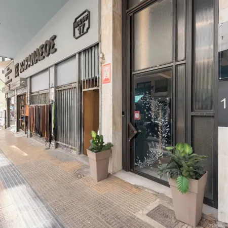 M17 Studios & Suites in the Heart of Athens Отели рядом с достопримечательностью «Музей исламского искусства»