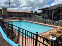 Travelodge by Wyndham Alachua - Uima-altaat