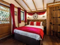 Warwick Castle Hotel & Knight's Village - Parking