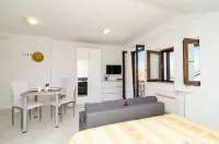 Cina Apartments - balcony