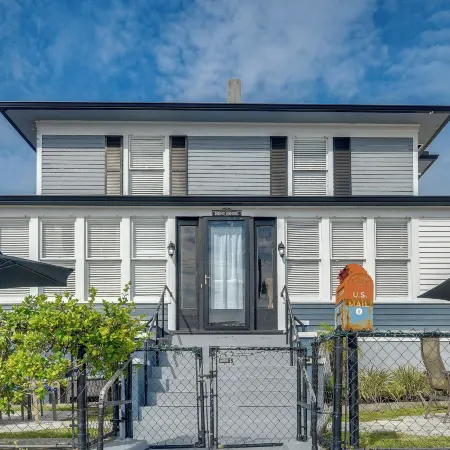 Downtown Daytona Beach Unit: Walk to Halifax River