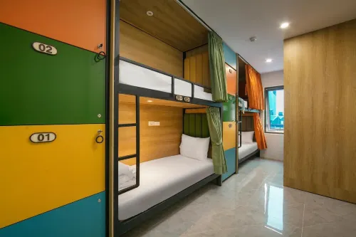 Hanoi Loopers Hostel & Rooftop Bar - 2 Yıldız