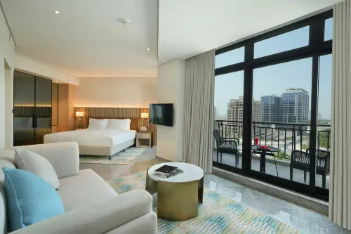 Arabian Park Dubai, an Edge by Rotana Hotel - balcón