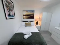 Cosy 1-Bed Flat on City Road, Central Cardiff - Condos