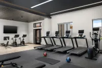 Hotel Avail Rogers, Tapestry Collection by Hilton - Gym