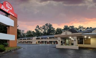 Red Roof Inn Freehold - Housity