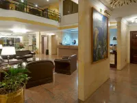 Ritz Apart Hotel Hotels near Triplets Bridge
