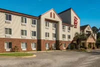 Red Roof Inn & Suites Pensacola East - Milton - Parking