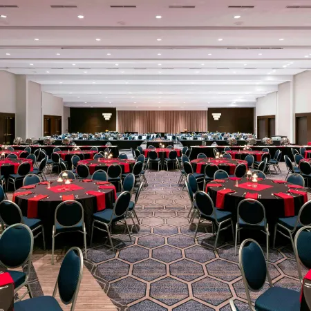 Sheraton Norfolk Waterside Hotel