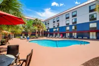 Red Roof Inn Myrtle Beach Hotel - Market Commons - Swimmingpools