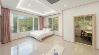 Gapyeong Laonjena Pool Villa - Mountain view