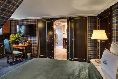 100 Princes Street - 5-Star