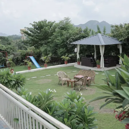 Olive Green Villa by Singh Home Stay