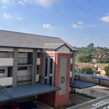 Tranquil 1-bedroom Apartment in Roodepoort, South Africa