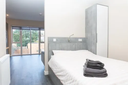 Comfortable Egham Retreat for two - Wi-Fi