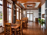 The Island Palms Homestay - Hostels