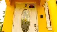 Coke's Guest House - 2-Star