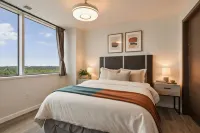 Modern Two Bedroom Apartment with City Views - 레지던스
