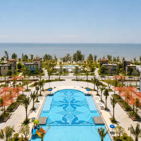 Tra Co Long Beach Hotel & Resort