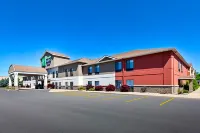 Holiday Inn Express & Suites Three Rivers Các khách sạn ở Newberg Township