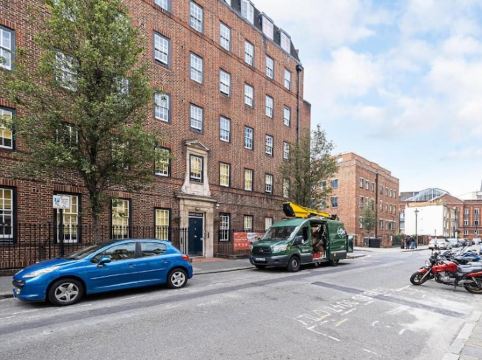 Modern Rooms and Studio in Westminster