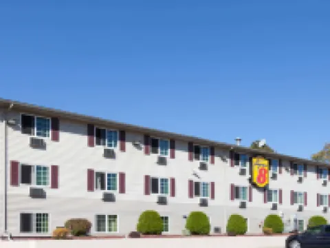 ซุปเปอร์ 8 บายวินด์แฮม จอห์นสทาวน์/โกลเวอร์สวิลล์ โรงแรมในFulton County