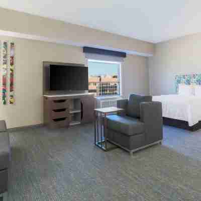 Hampton Inn & Suites Pittsburgh-Downtown Rooms