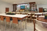 Marriott East Lansing at University Place - bar