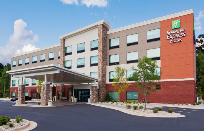 Holiday Inn Express & Suites FAYETTEVILLE by IHG