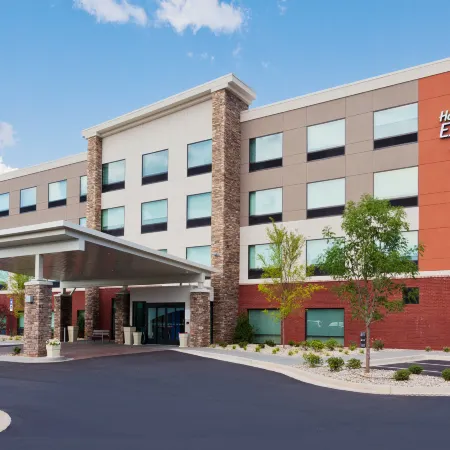 Holiday Inn Express & Suites FAYETTEVILLE by IHG