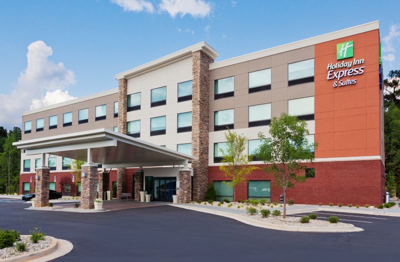 Holiday Inn Express & Suites Fayetteville by IHG