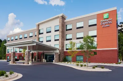 Holiday Inn Express & Suites FAYETTEVILLE by IHG Hotels in 