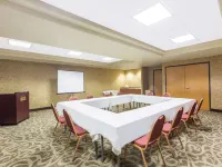 Hawthorn Suites by Wyndham Oakland/Alameda Hotels in Alameda