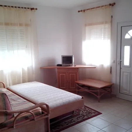 Albufeira 1 Bedroom Apartment 5 Min. from Falesia Beach and Close to Center! L