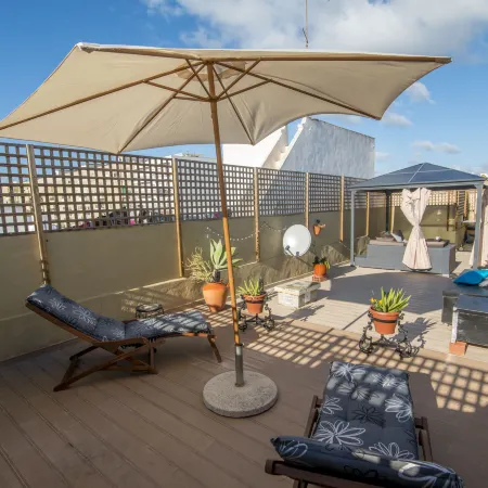 Olhão Townhouse with Roof Terrace & Courtyard – 5Min to Ferry & Market