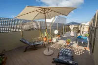 Historic Townhouse with Roof Terrace & Quiet Courtyard – 5Min to Ferry & Market - vasca da bagno