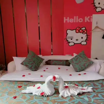 Danfeng Junlin World Theme Hotel