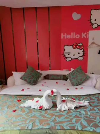 Danfeng Junlin World Theme Hotel