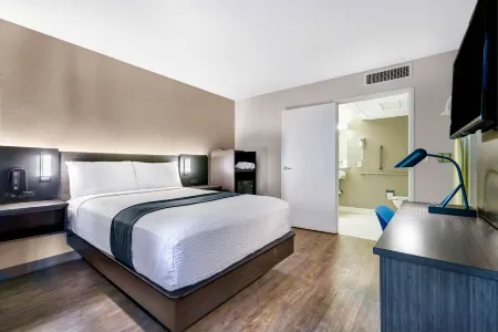 Motel 6 Issaquah, WA - Seattle - East Отели рядом с достопримечательностью «Серенити»