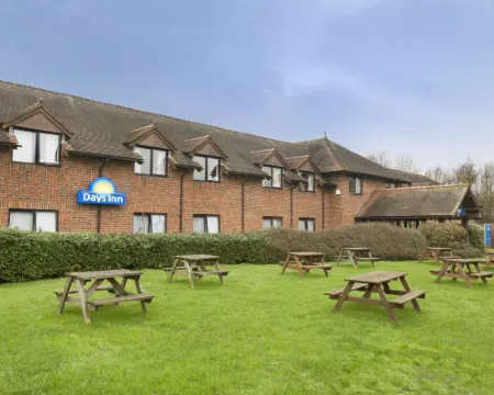 Days Inn by Wyndham Sevenoaks Clacket Lane Hotels in Westerham