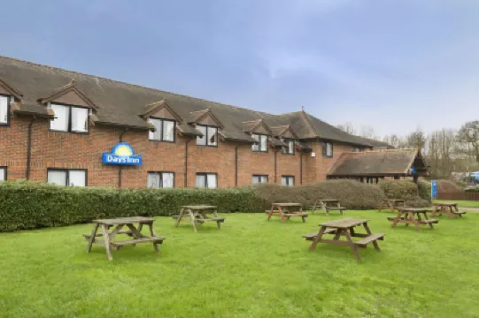 Days Inn by Wyndham Sevenoaks Clacket Lane Hotel di 