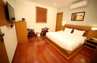 Banyan Hotel&Restro 지트 투토리얼스 앤드 도서관 주변 호텔
