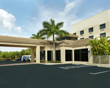 Hilton Garden Inn West Palm Beach Airport Отели рядом с достопримечательностью «Университет Палм Бич Атлантик»