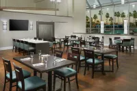 DoubleTree by Hilton Orlando Airport Hotel - Breakfast