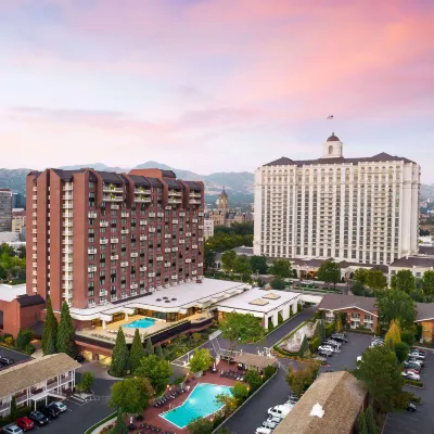 Grand America Hotel Отели рядом с достопримечательностью «Сад Red Butte»
