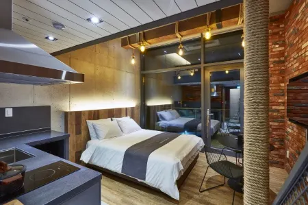 Samcheok Jangho Port Snorkel Beach Hotel Отели рядом с достопримечательностью «Jangho Port»