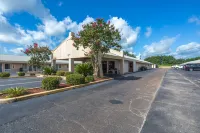 Rodeway Inn & Suites Hotels in Brookhaven