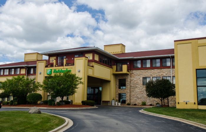 Holiday Inn PEWAUKEE-MILWAUKEE WEST by IHG